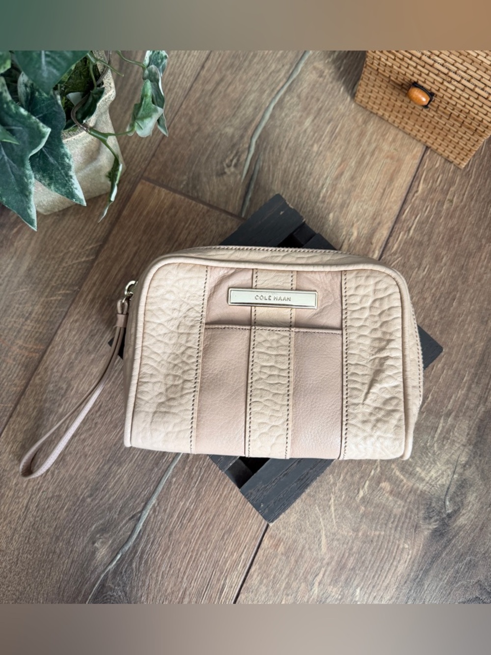 Cole Haan Genuine Two-Tone Tan Pebbled Leather Wristlet Wallet Clutch – Unisex